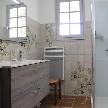 Maison A Deux Pas De La Plage Avec 5 Pieces, 9 Couchages, Terrasse Et Parking - St Denis D'oleron - Fr-1-246a-143 *